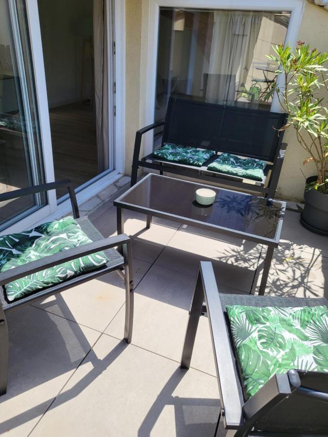 La Dolce Vita Nimoise Terrasse 100 M Des Arenes Nimes Exterior photo